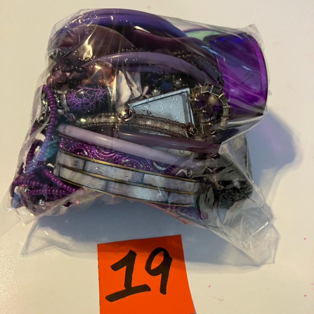 Lot of miscellaneous jewelry